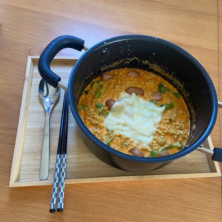 辛ラーメンアレンジ！ロゼ辛ラーメン